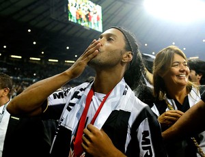 Ronaldinho Atlético-MG festa título Libertadores (Foto: AP)