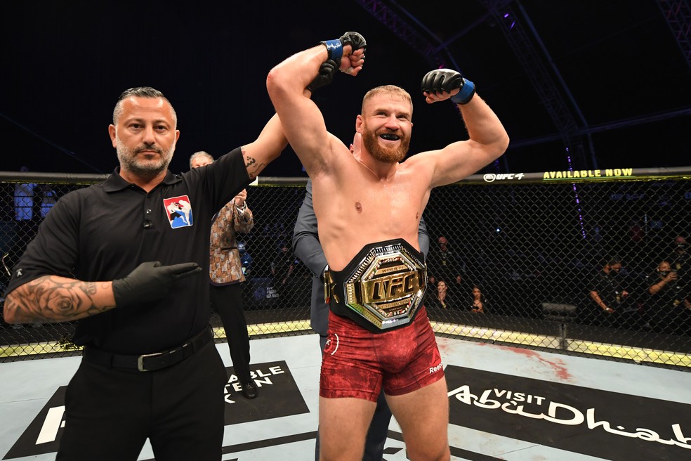 Jan Blachowicz é o campeão até 93kg do UFC — Foto: Getty Images