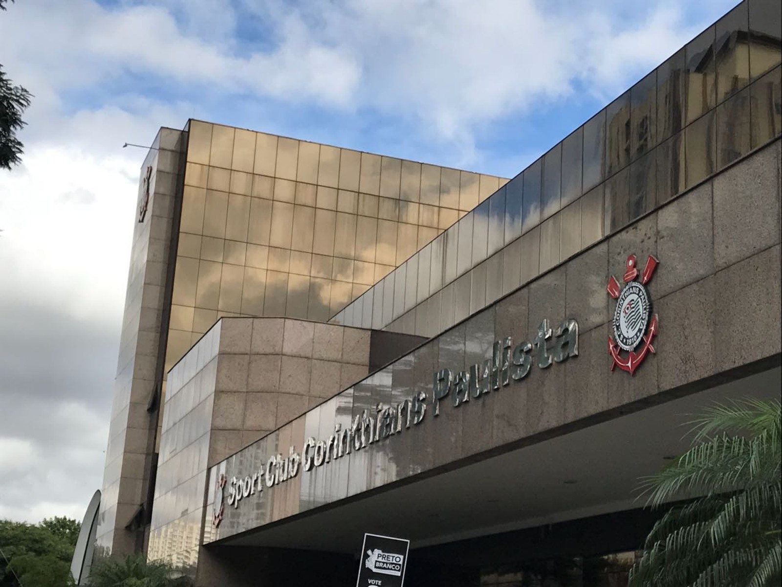 Corinthians dá 20 dias de férias a funcionários do clube social e Arena