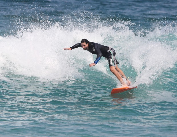 Vladmir Brichta arrasa em dia de surfe  no Rio (Foto: Dilson Silva/AgNews)