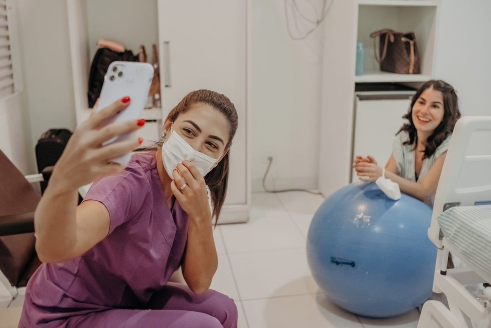 Pai acompanhou 'participou' do trabalho de parto por fotos e vídeos  — Foto: Pequeno Querubim/ Reprodução