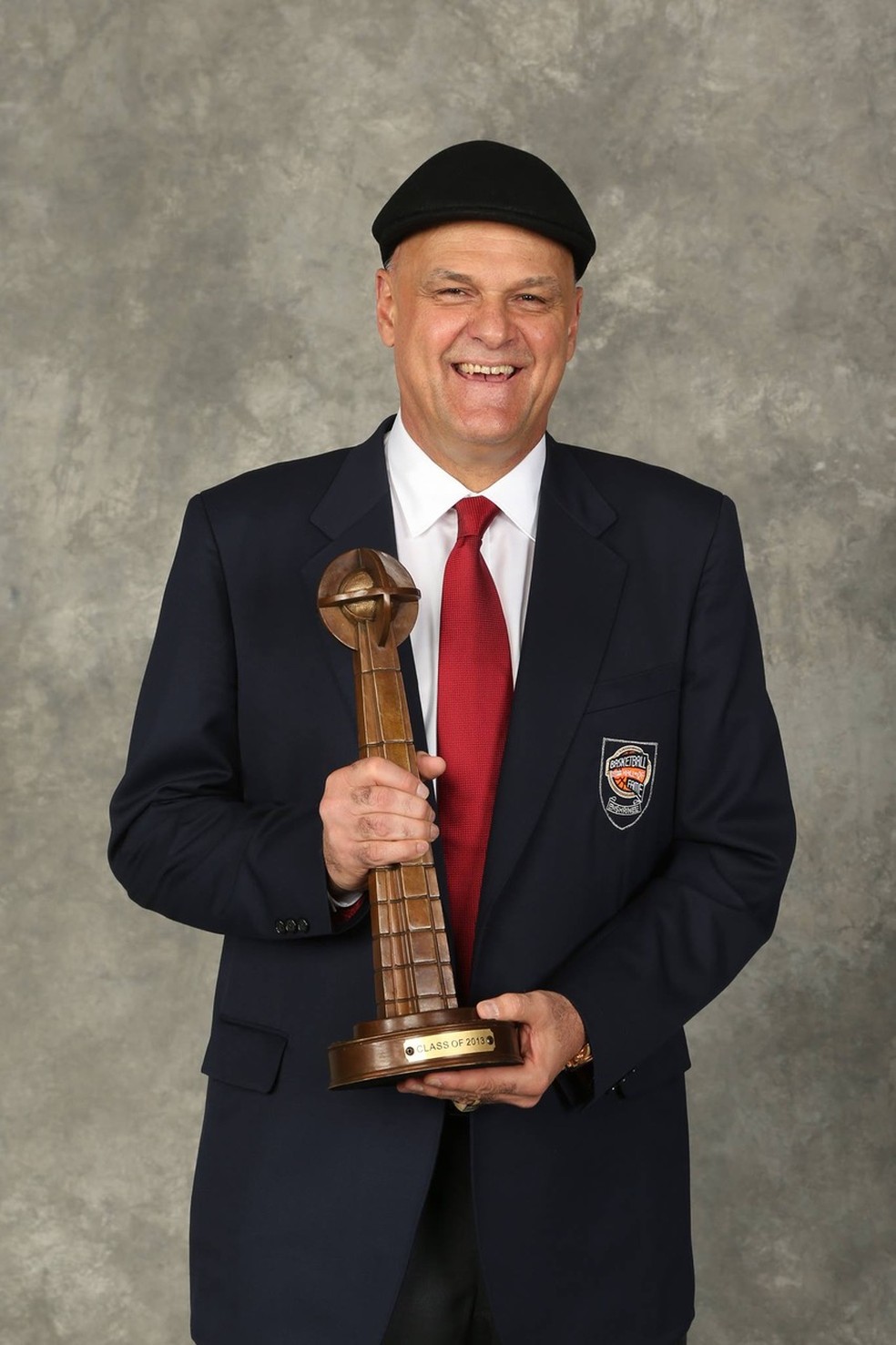 Oscar Schmidt durante cerimônia do Hall da Fama — Foto: Reprodução/Assessoria