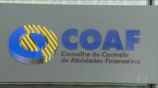 Assessores de Bolsonaro querem resposta rápida de Flávio sobre depósitos suspeitos