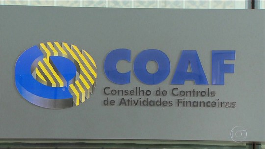 Assessores de Bolsonaro querem resposta rápida de Flávio sobre depósitos suspeitos