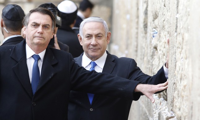 O presidente Jair Bolsonaro e o primeiro-ministro israelense, Benjamin Netanyahu, no Muro das Lamentações