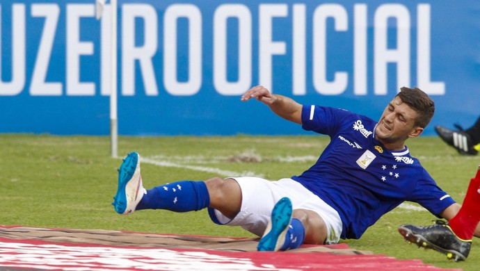 Arrascaeta se diz comprometido com o grupo do Cruzeiro e nega sentir peso