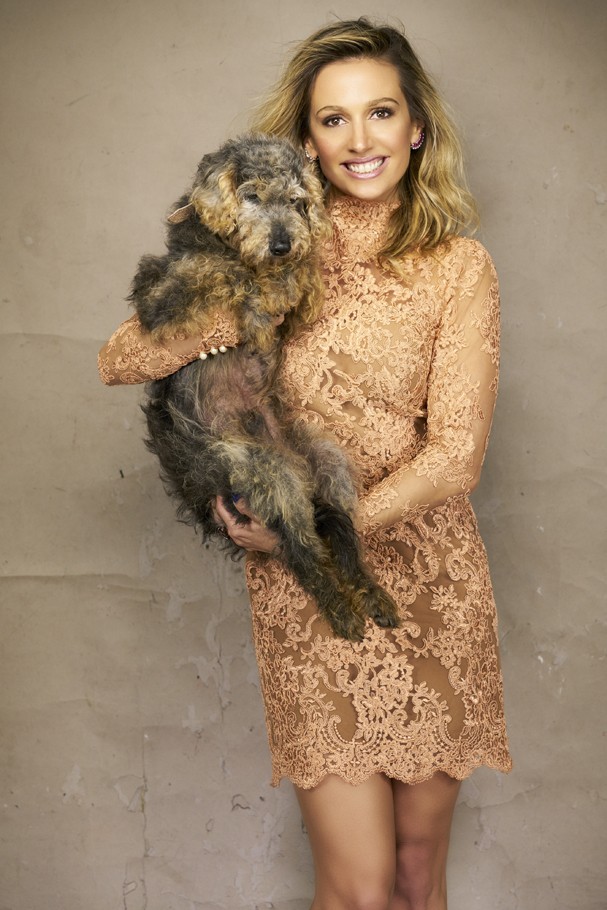 Lethicia Bronstein e mais famosas posam com pets em apoio ...