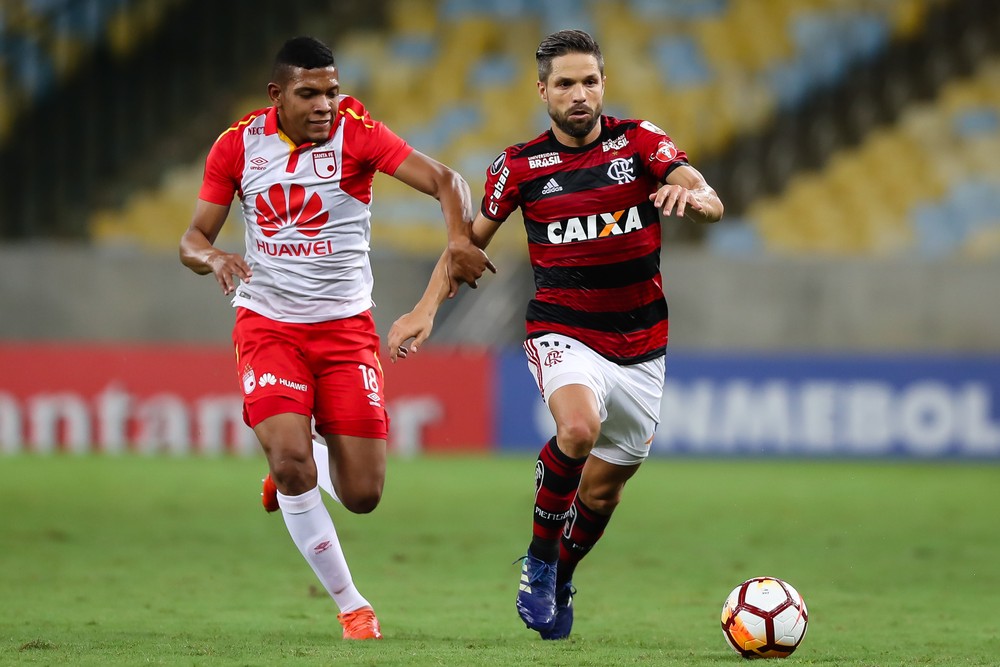 Flamengo reduz bola aérea, mas segue irregular e é menos ofensivo sem Diego
