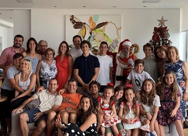 Chris Ubach com a família no Natal (Foto: Reprodução/Instagram)