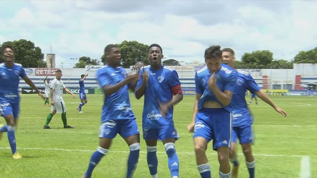 Cruzeiro comemora gol na Copinha
