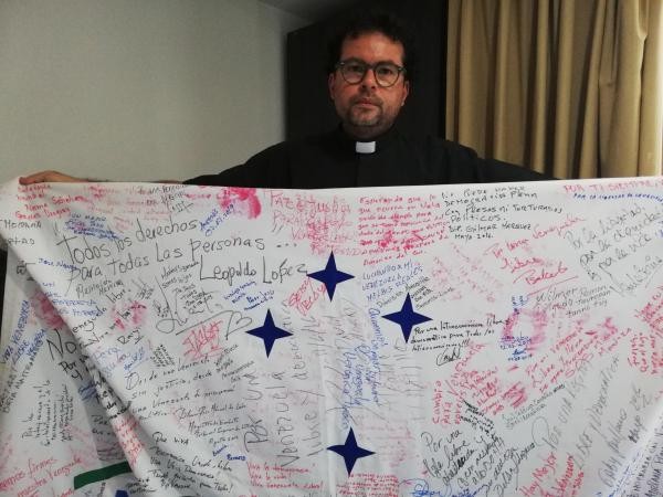 Cineasta que se vestiu de padre para filmar documentário na Venezuela faz mobilização para que Papa visite Roraima