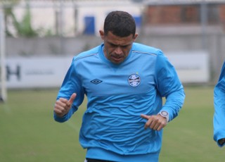 Edinho Maicon Grêmio  (Foto: Eduardo Moura/Globoesporte.com)