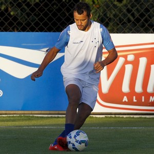 Volante Charles afirma que sinal de alerta está ligado no Cruzeiro