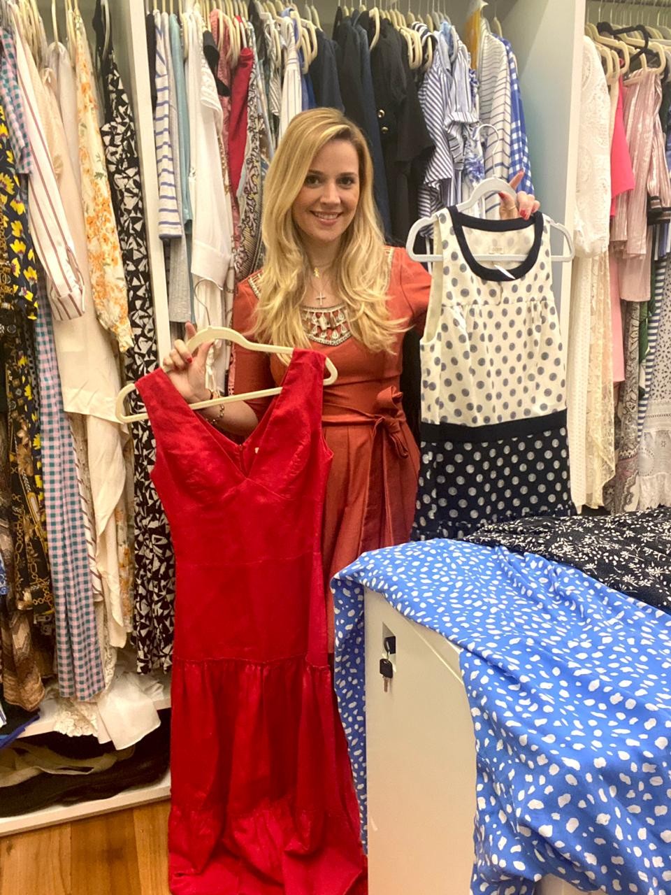 Carol criou a Buy My Dress em dezembro de 2019, ao perceber a forte demanda por vestidos (Foto: Divulgação)
