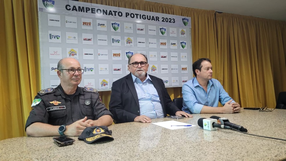 Coronel Alarico Azevedo, José Vanildo e Luiz Eduardo Marinho, promotor de Justiça — Foto: Divulgação