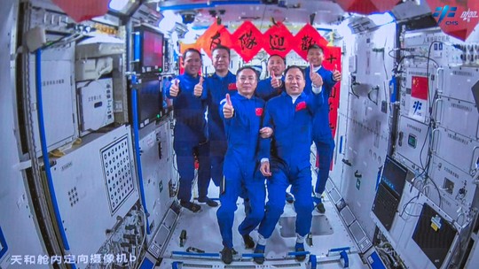 Com missão espacial com civil, China avança em conquista do espaço lançada por Mao na Guerra Fria