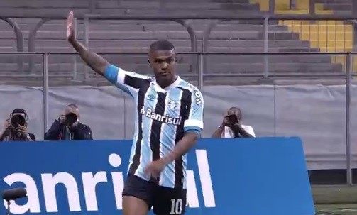 Justiça decreta prisão de Douglas Costa, ex-Grêmio, por falta de pagamento de pensão alimentícia