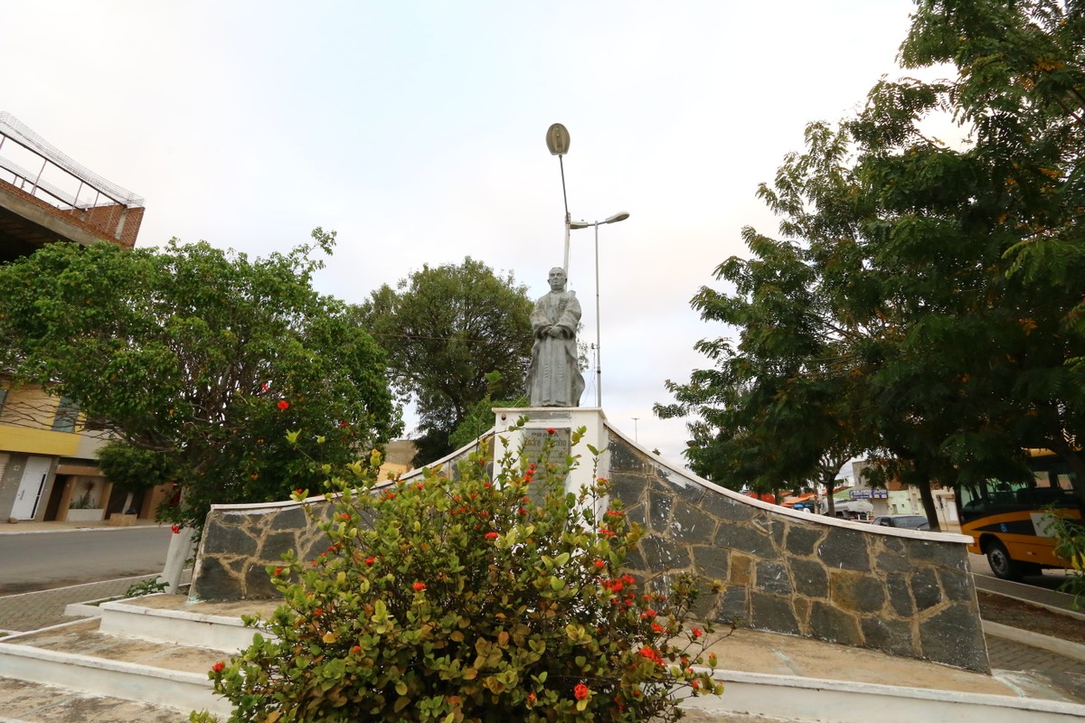 Desfile de 7 de Setembro, em Santa Cruz do Capibaribe, é realizado na Avenida Padre Zuzinha