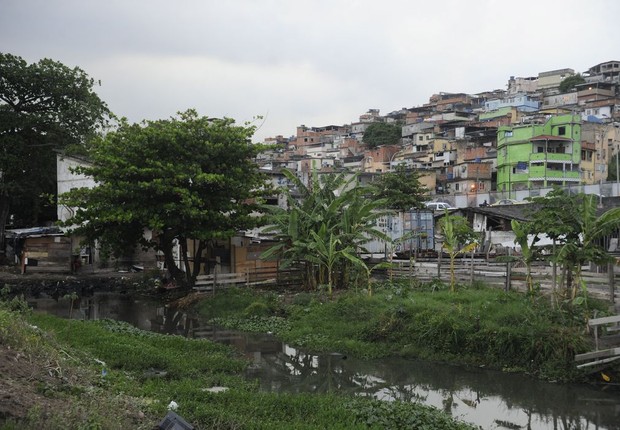 Periferia, favela, córrego (Foto: Fernando Frazão/ Agência Brasil)