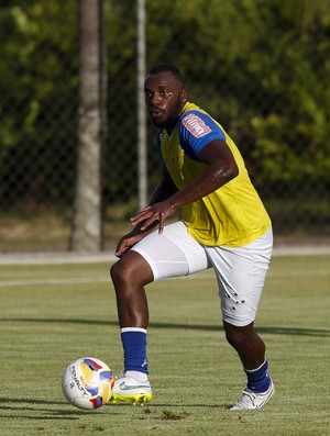 Paciência e dedicação são segredos de Manoel, titular na zaga do Cruzeiro