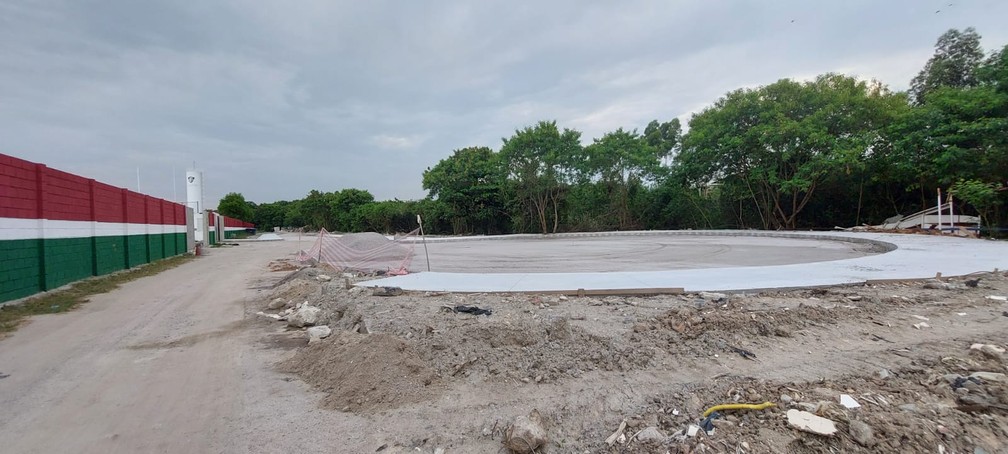 Obra de construção da rua de acesso ao CT do Fluminense — Foto: ge