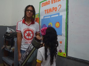 Estudante, Aira Beatriz, lixeira sustentável, Febrace, Amapá (Foto: Jorge Abreu/G1)