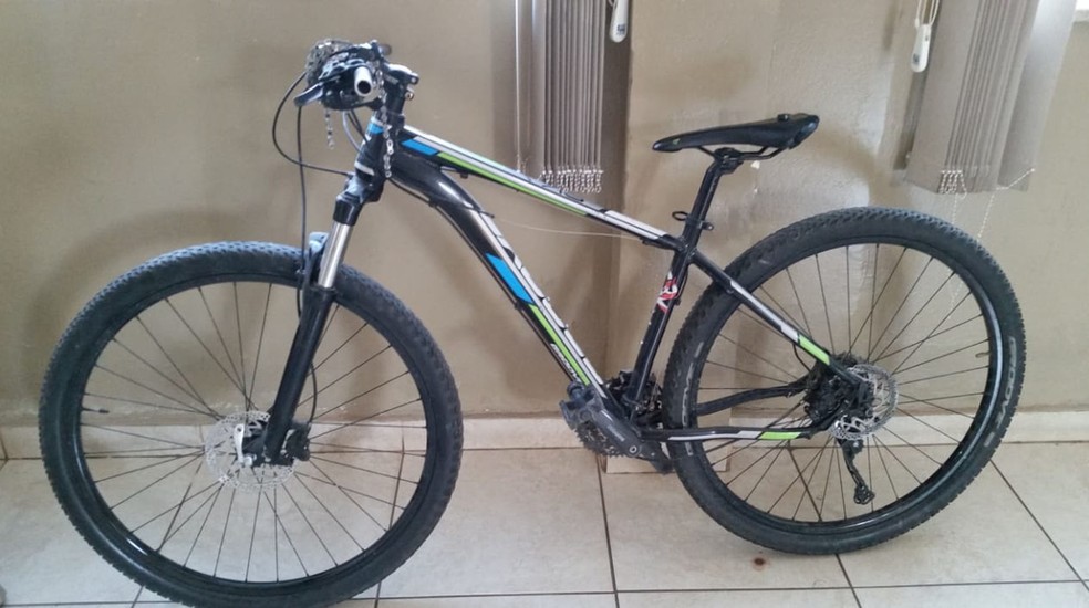Bicicleta furtada há cinco anos foi encontrada pela polícia — Foto: Polícia Civil 