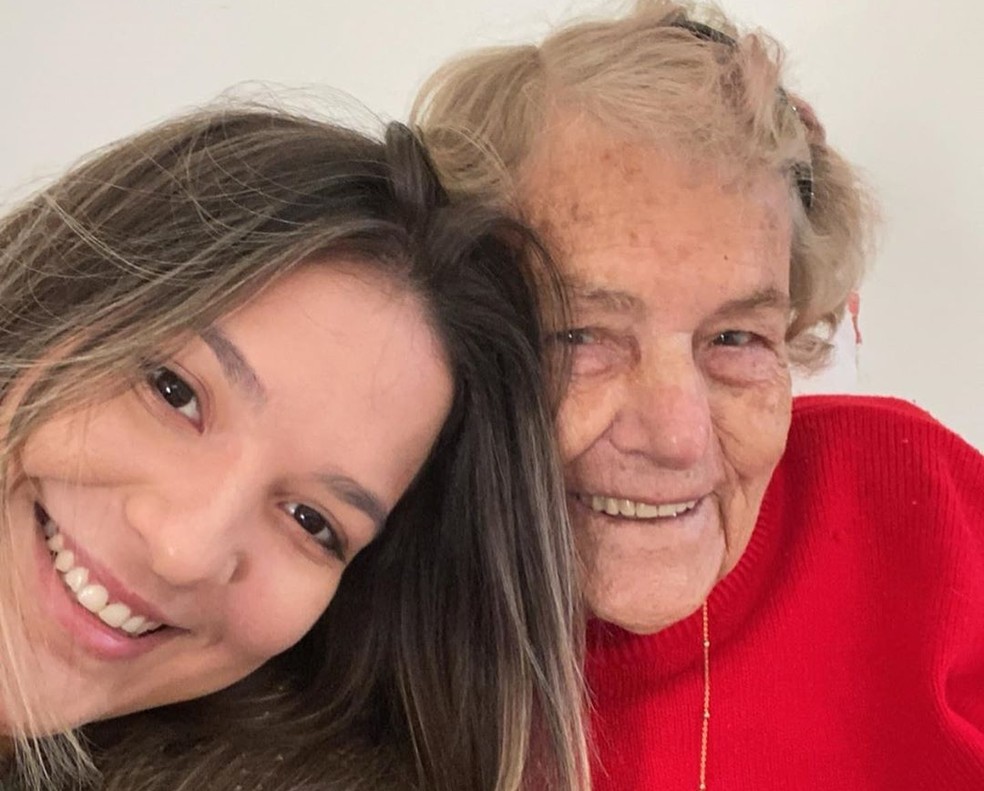 Taikna com a avó Rosalina — Foto: Reprodução/Instagram