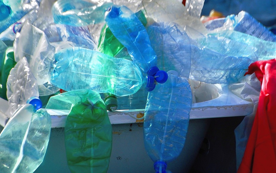 Garrafas pets separadas para reciclagem