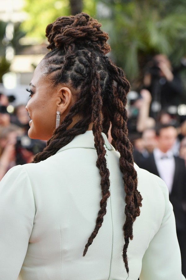 CANNES, FRANCE - MAY 08:  Jury member Ava DuVernay, hair detail, attends the screening of "Everybody Knows (Todos Lo Saben)" and the opening gala during the 71st annual Cannes Film Festival at Palais des Festivals on May 8, 2018 in Cannes, France.  (Photo (Foto: Getty Images)