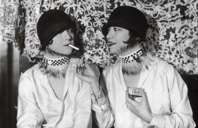 As irreverentes Dolly Sisters, em foto de James Abbe (Foto:      )