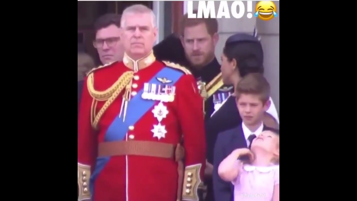 O flagrante da bronca dada pelo Príncipe Harry na esposa, a atriz e duquesa Meghan Markle (Foto: Twitter)
