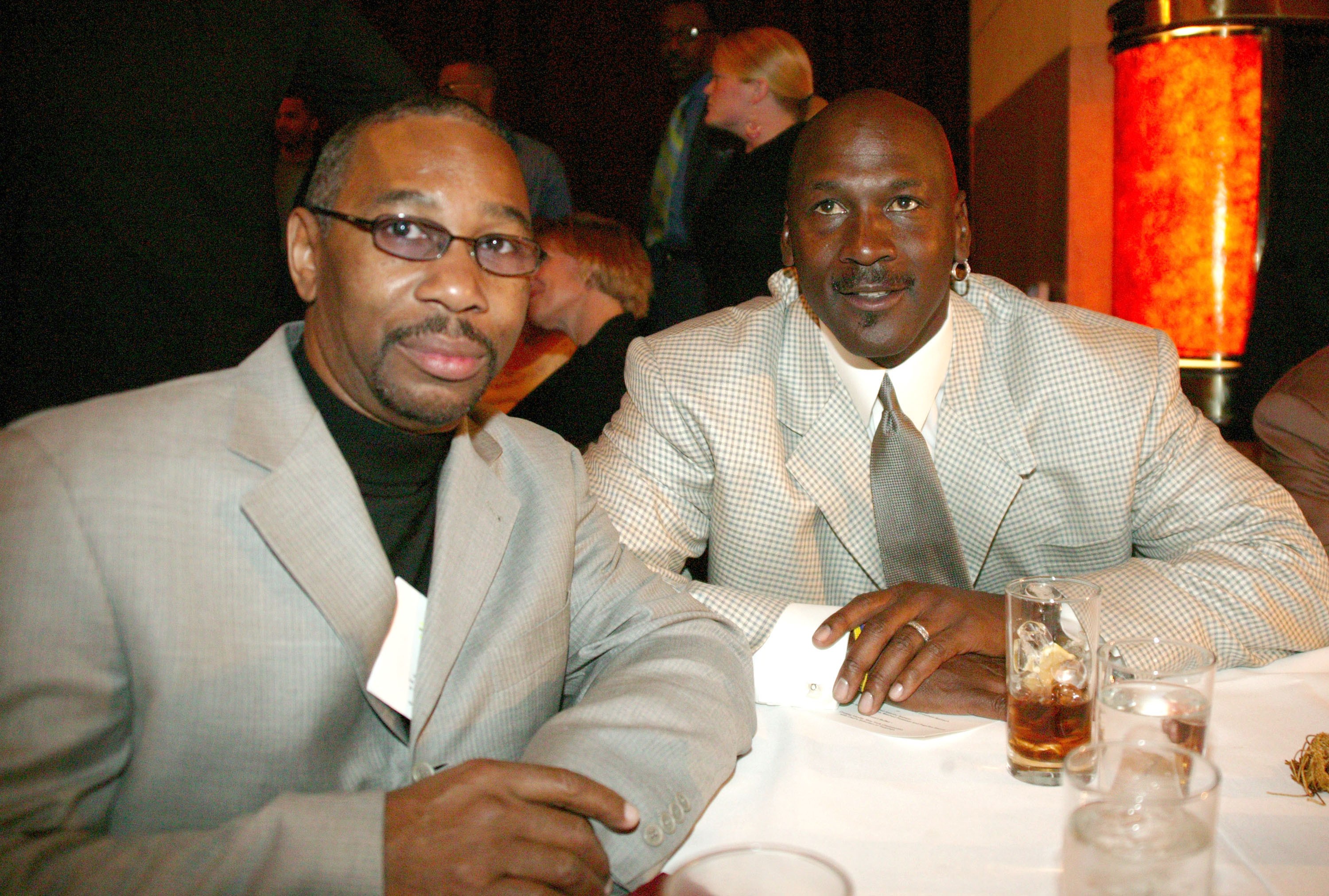 Larry Miller e Michael Jordan (Foto: getty)