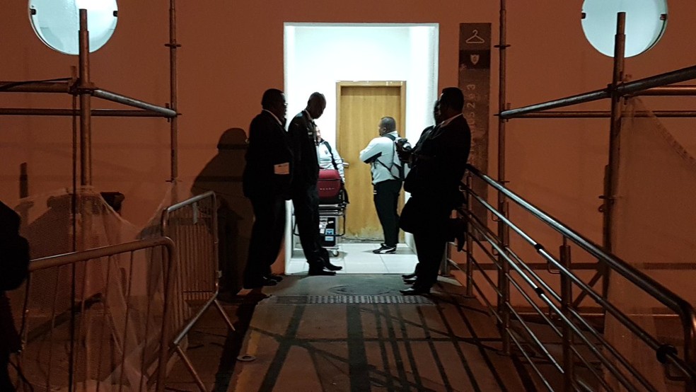 Vestiário do Atlético-MG fechado; diretoria ficou reunida com o treinador alvinegro (Foto: Rafael Araújo)