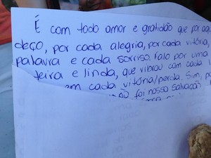 Cartas a Fernandão tomam conta do memorial que virou o Centrobet365 com365Visitantes Gigante para Sempre (Foto: Tomás Hammes / GloboEsporte.com)