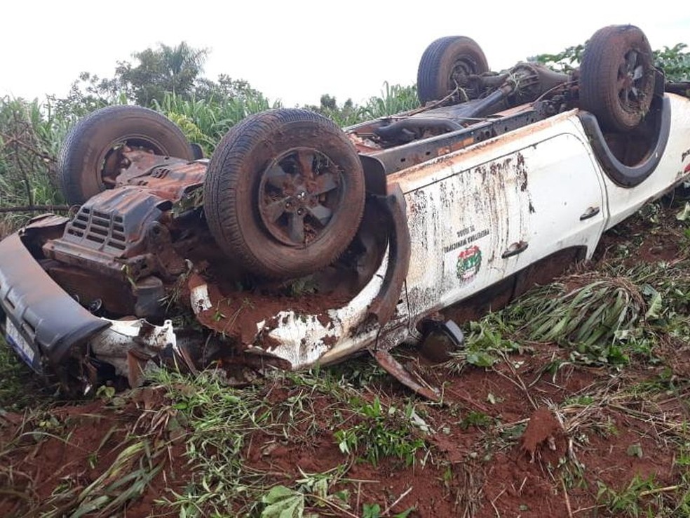 Prefeito de Juara e assessor capotaram caminhonete na BR-163 — Foto: Divulgação