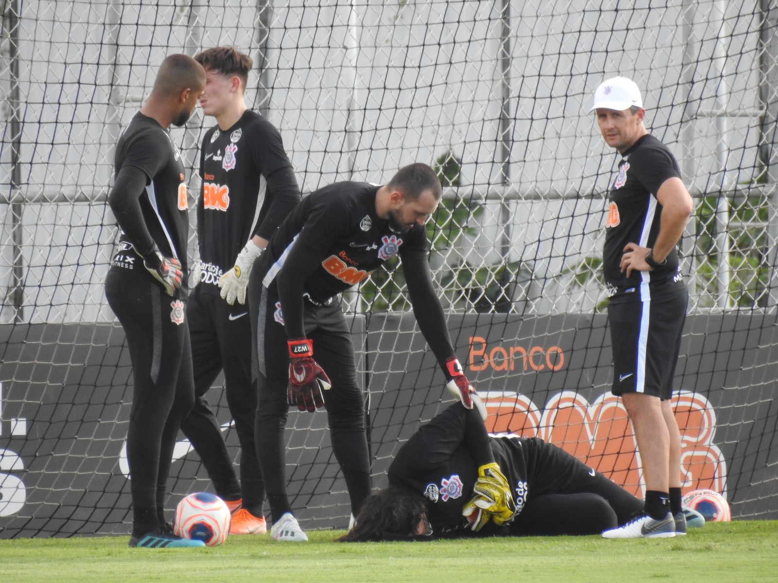 Com luxação, Cássio volta a treinar em quatro dias e viaja para a Flórida com o Corinthians