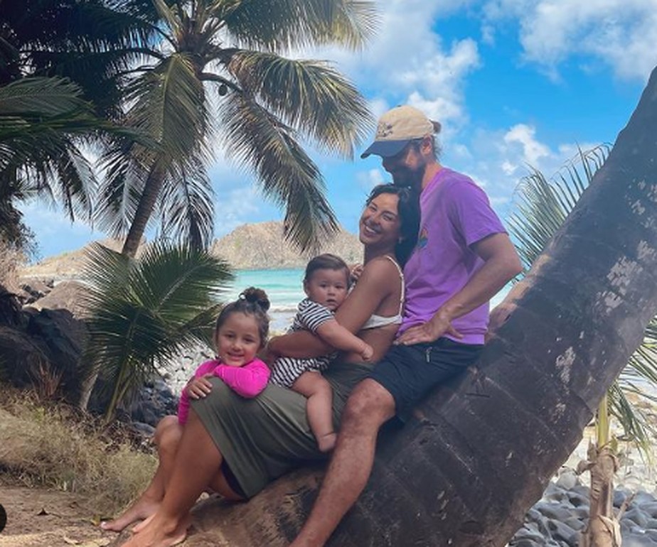 Yanna Lavigne curte férias em família em Pernambuco
