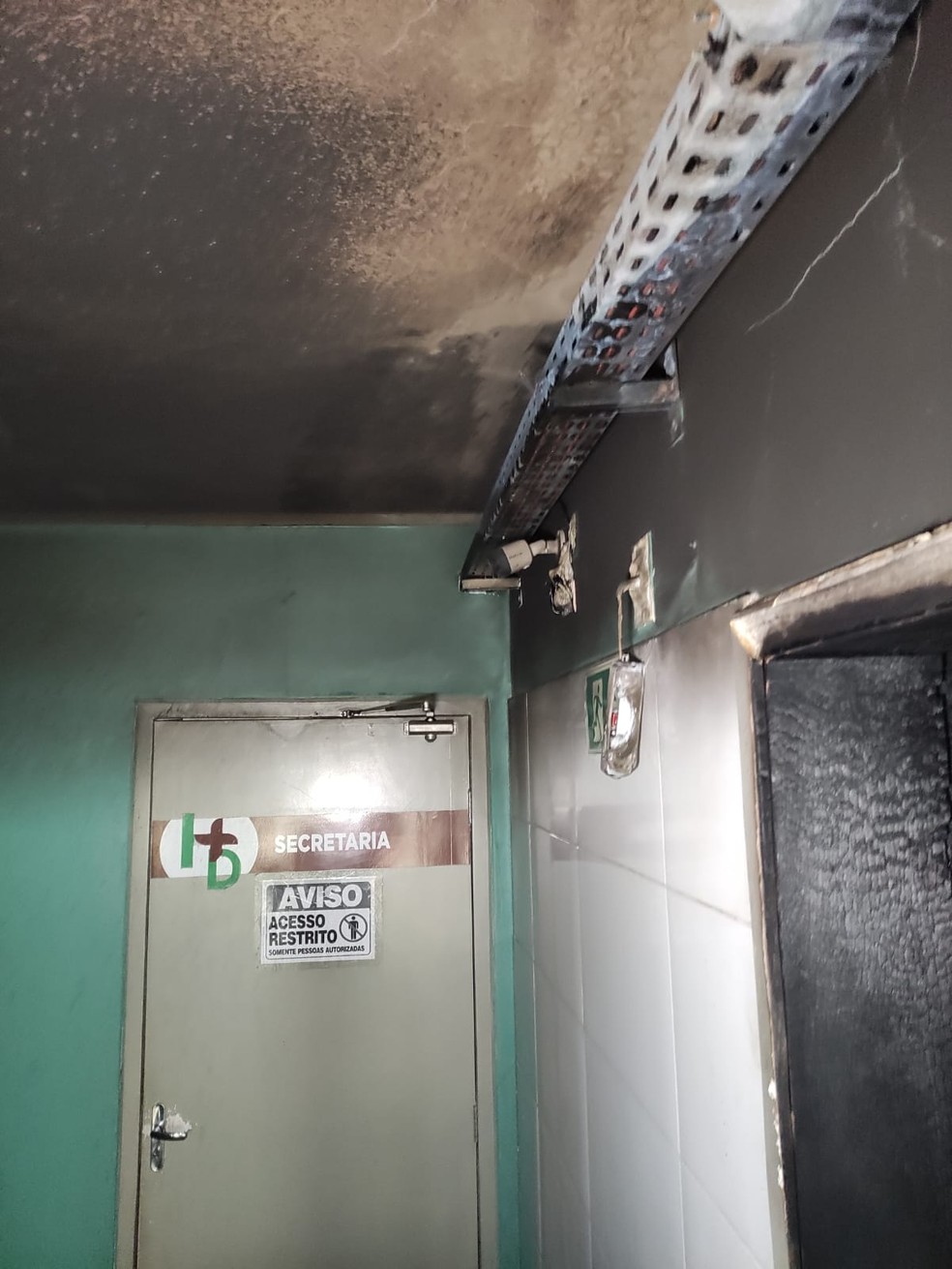 Incêndio atinge Hospital do Dirceu II, na Zona Sudeste de Teresina; pacientes são transferidos — Foto: Francisco Lima/Rede Clube