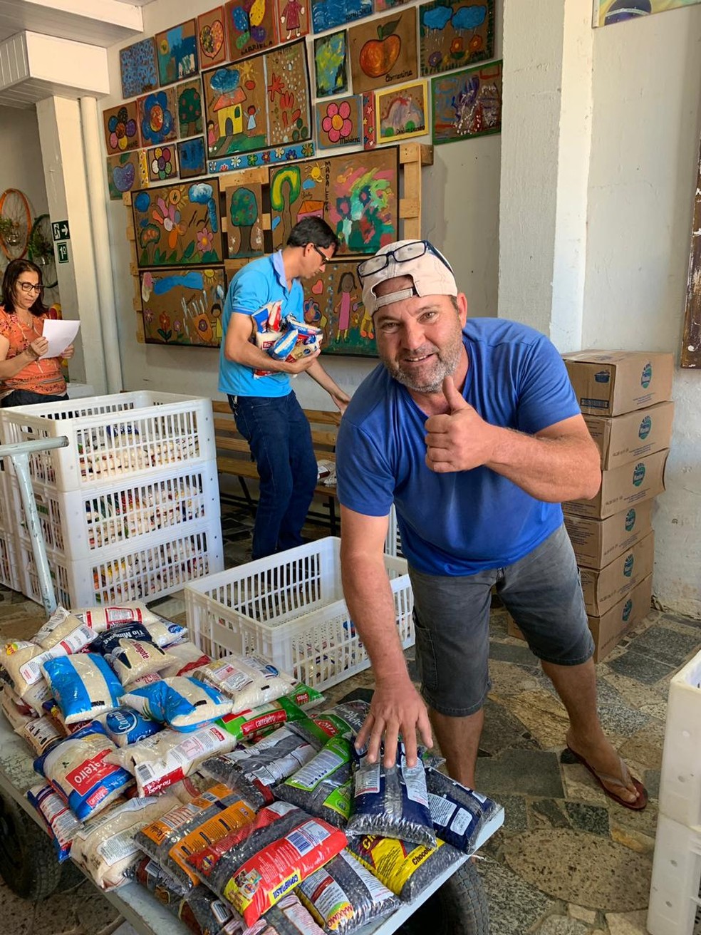 Mais de tr&ecirc;s toneladas de alimentos beneficiam 29 institui&ccedil;&otilde;es no interior do Rio &mdash; Foto: Rotary Club/Divulga&ccedil;&atilde;o