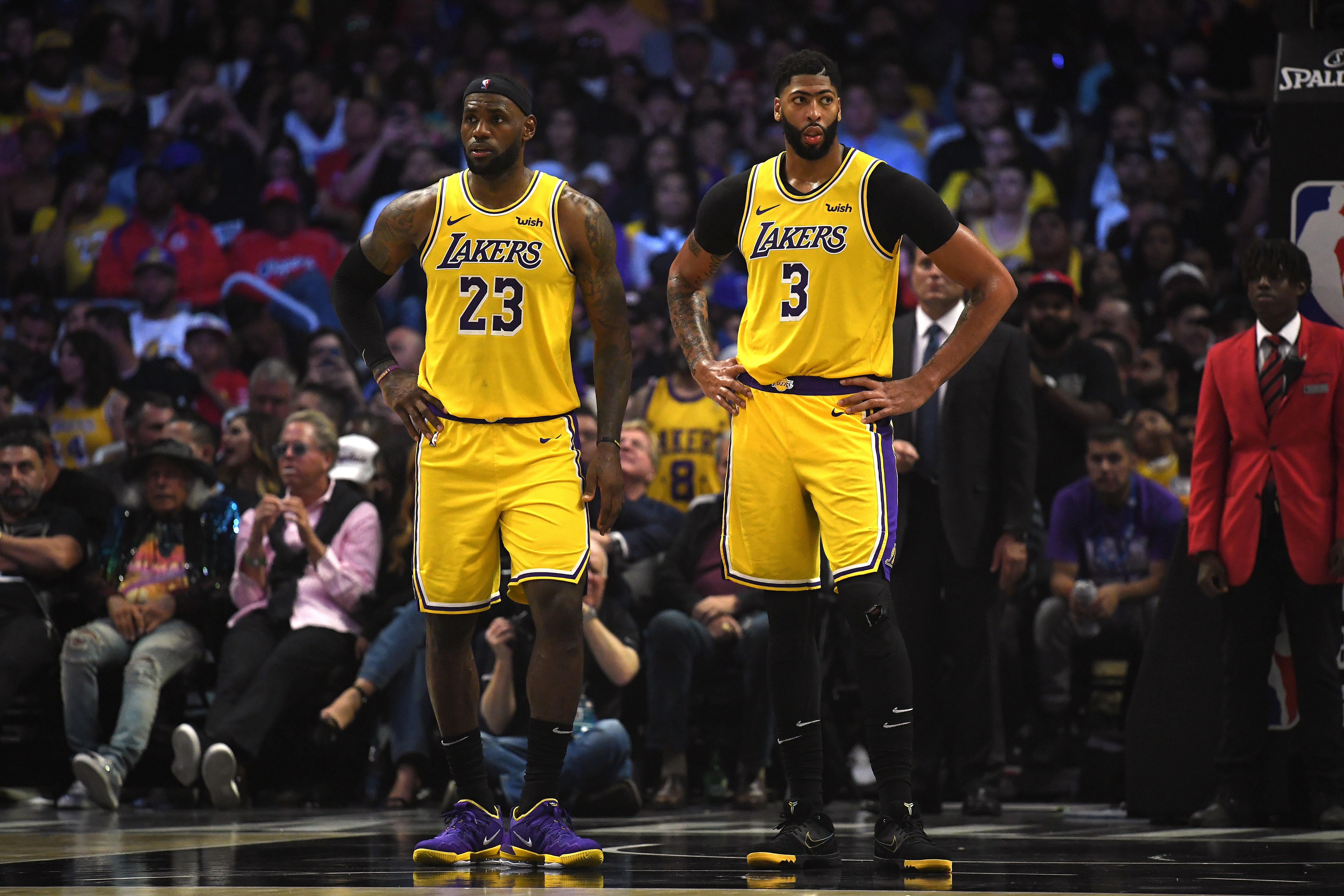 Quem usa a camisa 23 do Lakers?