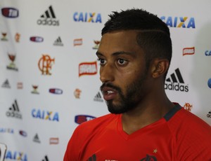 Lino vê falta de planejamento no retorno de César Martins ao Fla
