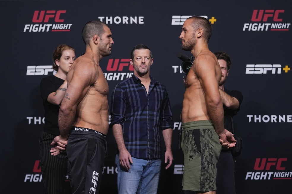 Rodolfo Vieira x Dustin Stoltzfus encarada UFC — Foto: Jeff Bottari/Zuffa LLC