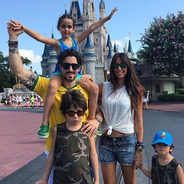 Marcos Mion com a família (Foto: Reprodução / Instagram)