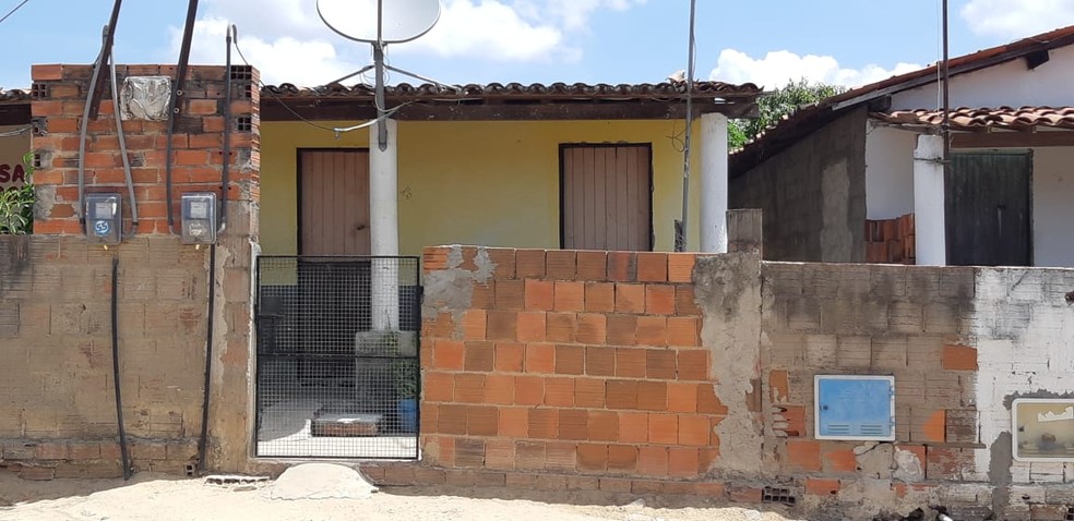 Mãe e filha são mortas a tiros dentro de casa em Caucaia, na Grande Fortaleza — Foto: Leàbem Monteiro/SVM
