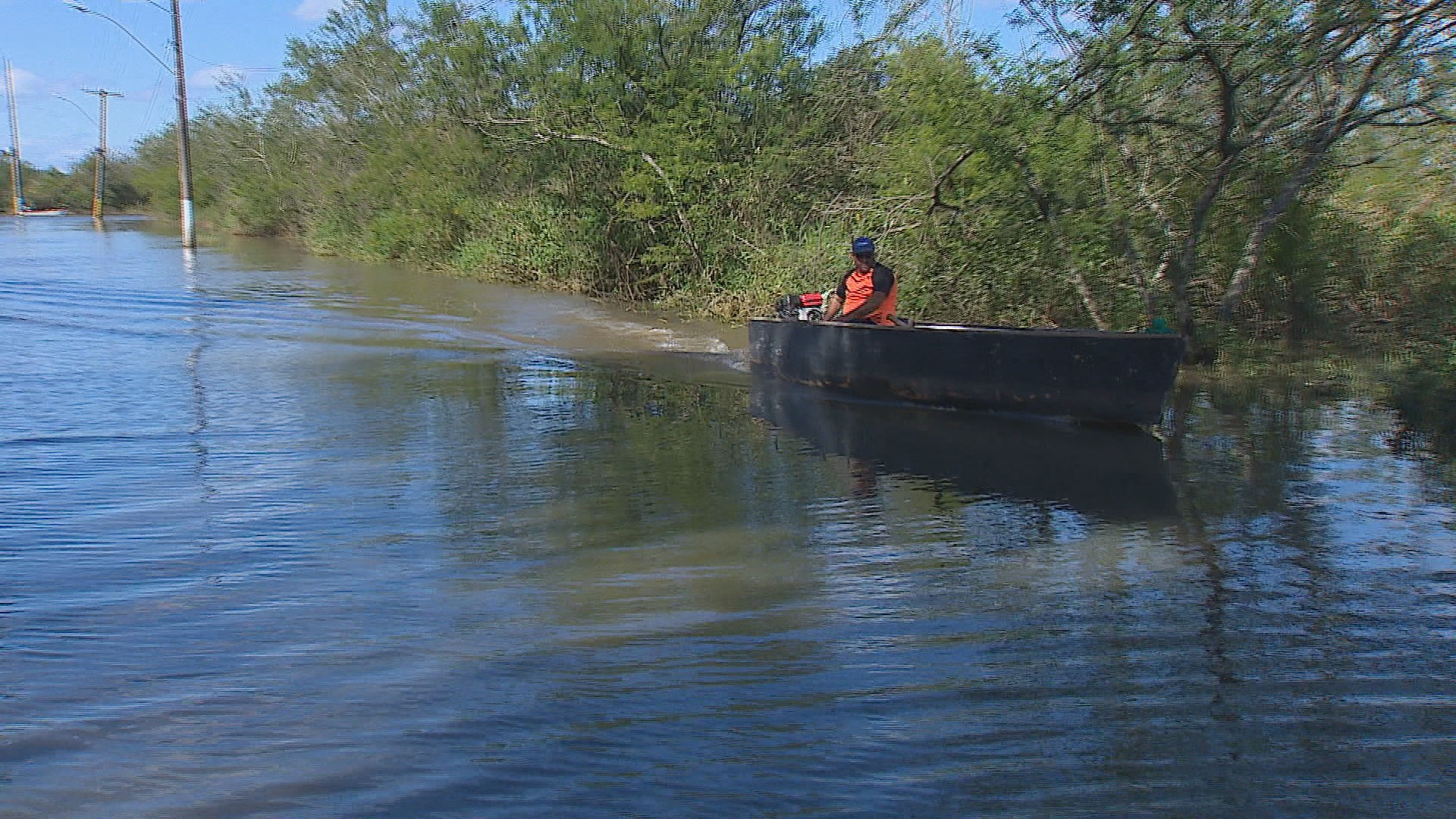 Moradores de Canoas seguem ilhados há mais de 20 dias na praia de Paquetá