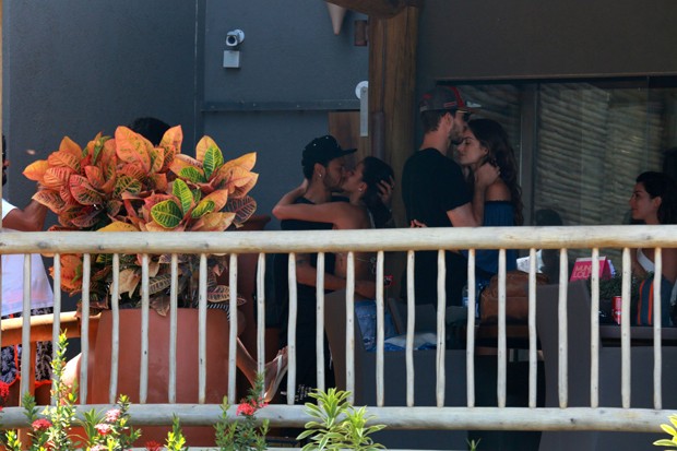 Bruna Marquezine e Neymar se despedem em Noronha (Foto: AgNews) Bruna Marquezine e Neymar se despedem em Noronha (Foto: AgNews)