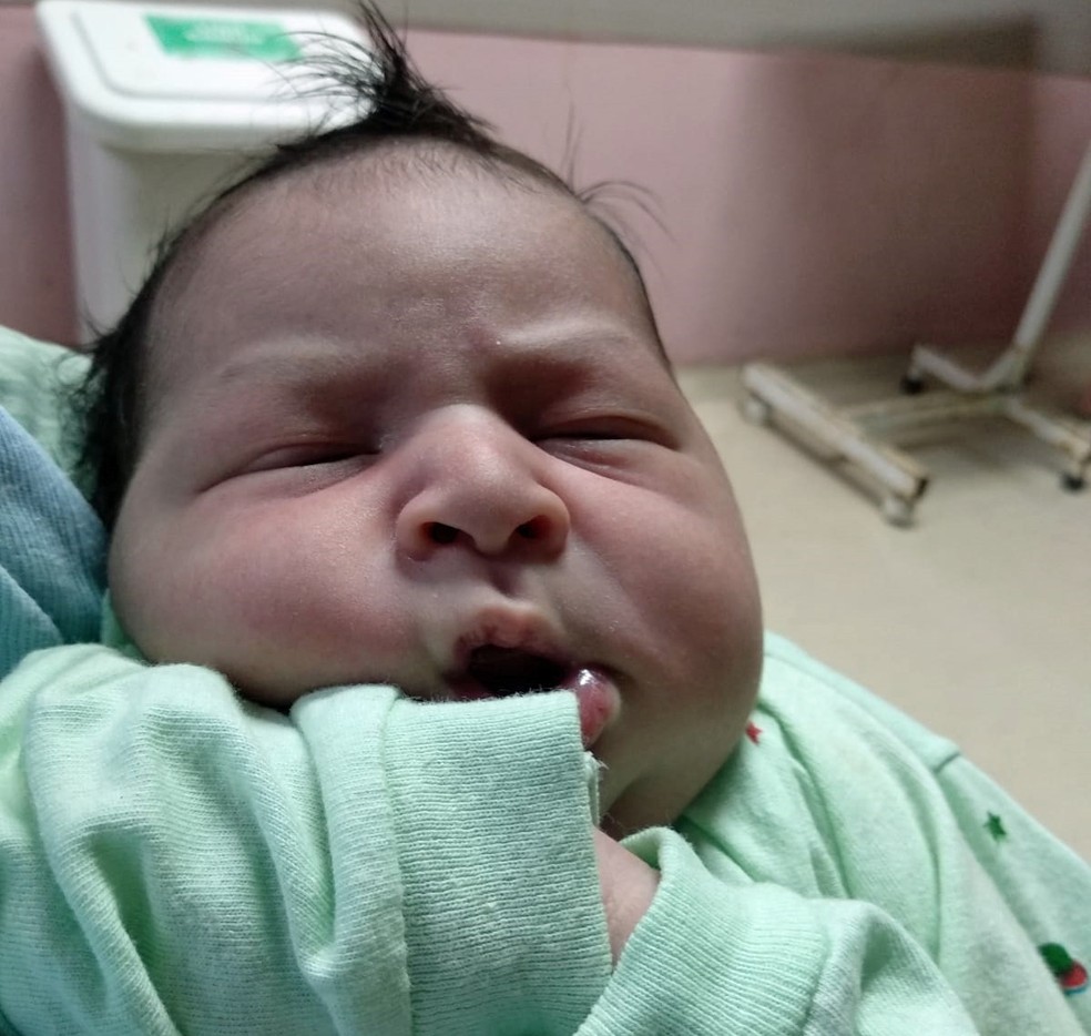 José Luz nasceu de surpresa, sem que a mãe soubesse que estava grávida — Foto: Reprodução/WhatsApp