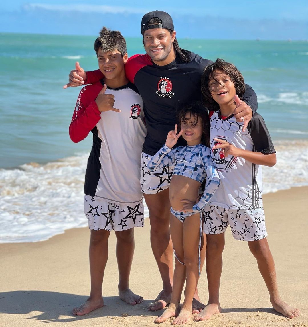 Hulk Paraíba com os filhos (Foto: Instagram/ Reprodução)