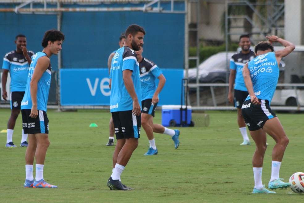 Pepê em treino do Grêmio — Foto: Gabriel Girardon